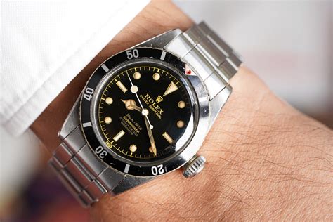 rolex submariner james bond rogar moore|rolex submariner 6538 big crown.